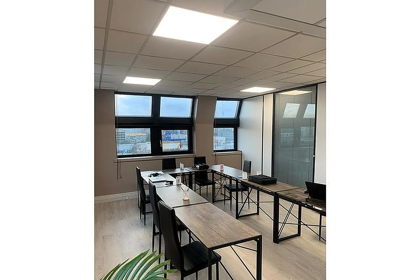 Lieux événementiels, SALLE DE RÉUNION/SALLE DE CLASSE