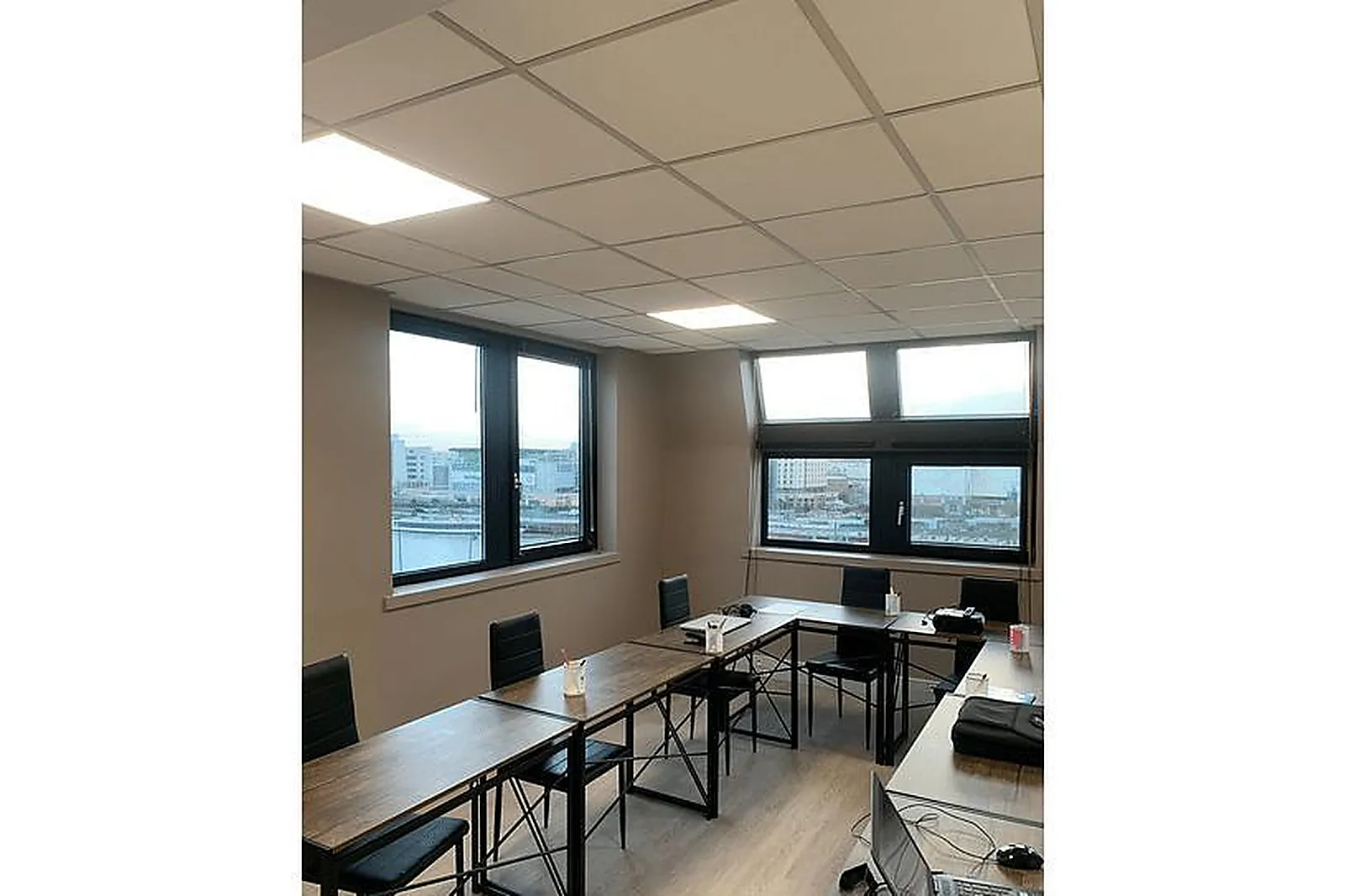 Lieux événementiels, SALLE DE RÉUNION/SALLE DE CLASSE