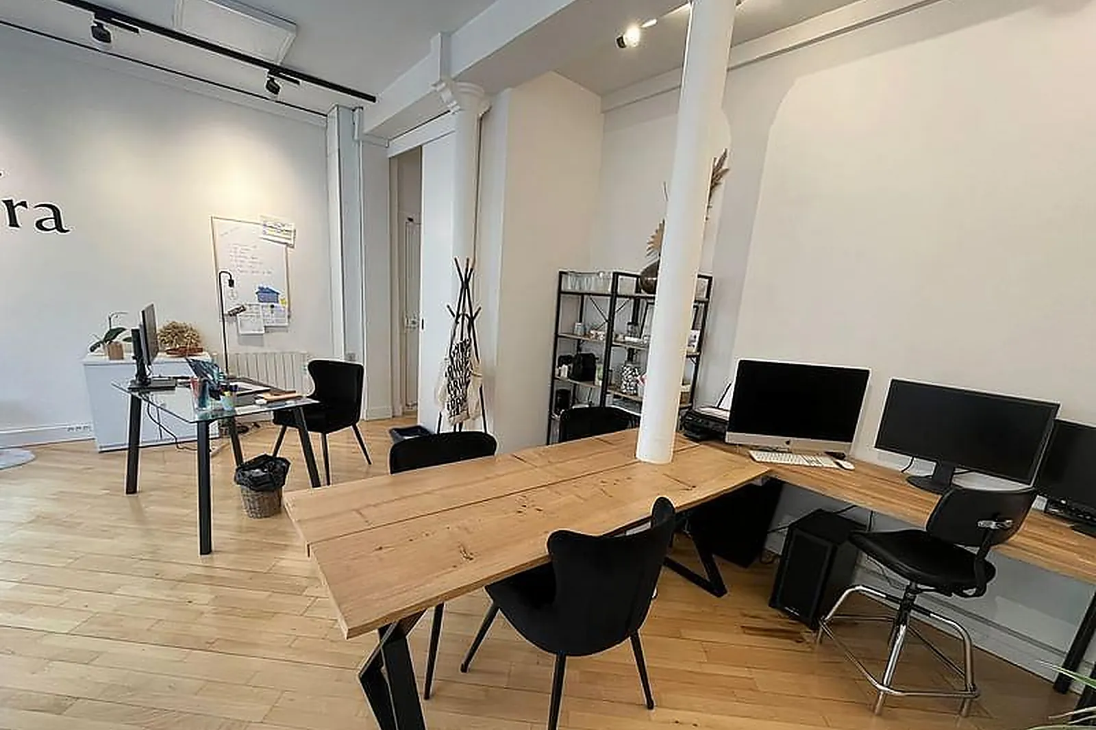 Lieux événementiels, SALLE DE RÉUNION & FORMATION DANS BOUTIQUE À MONTMARTRE