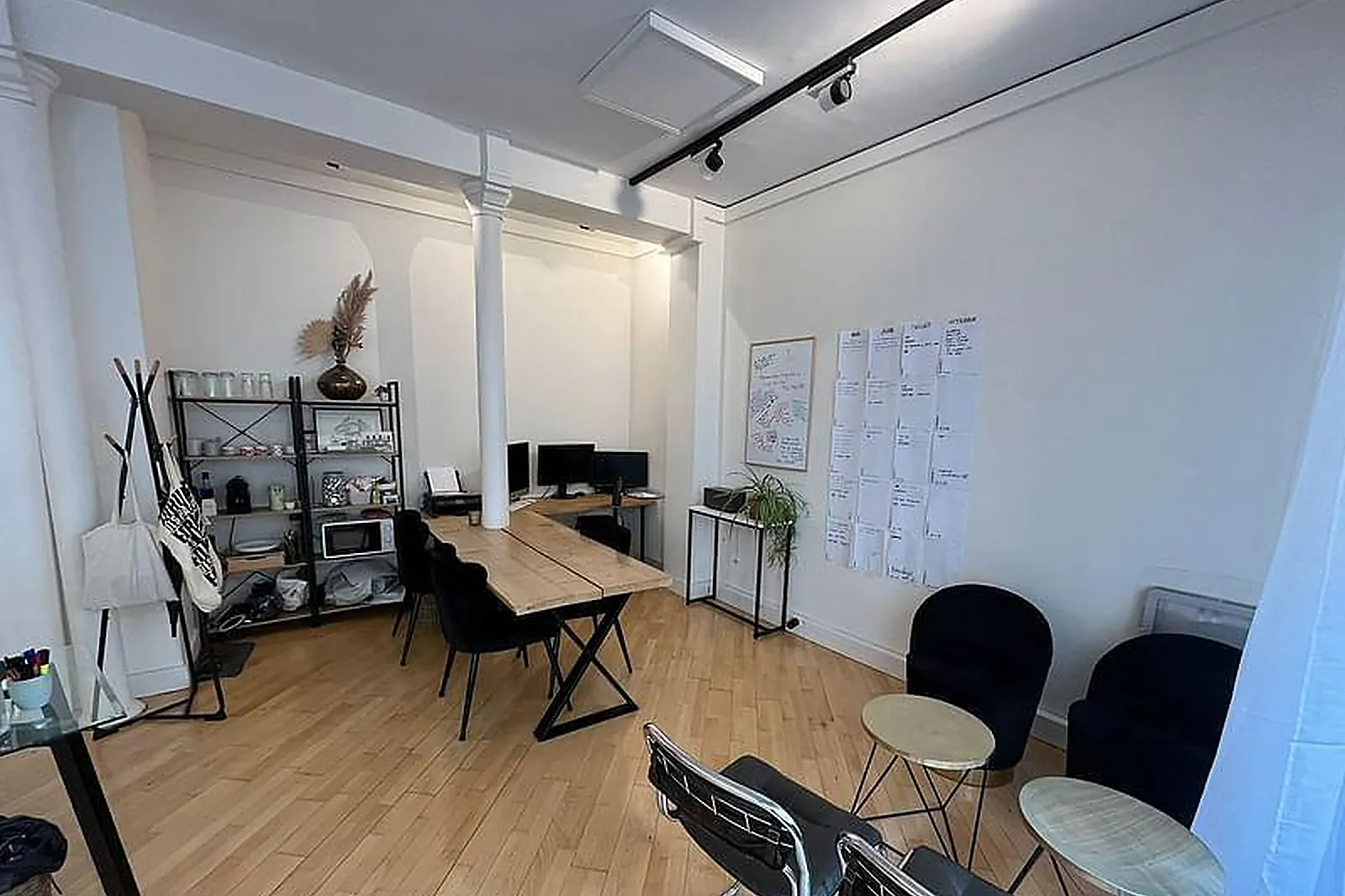 Lieux événementiels, SALLE DE RÉUNION & FORMATION DANS BOUTIQUE À MONTMARTRE