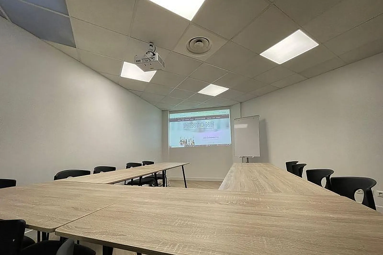 Lieux événementiels, SALLE DE RÉUNION MONDEVILLE