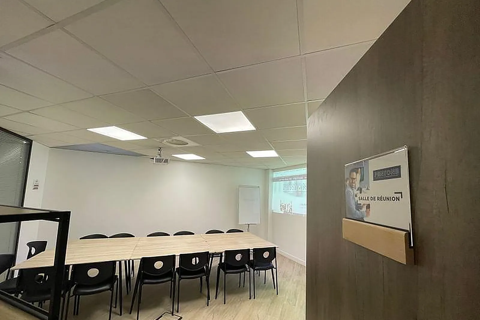 Lieux événementiels, SALLE DE RÉUNION MONDEVILLE