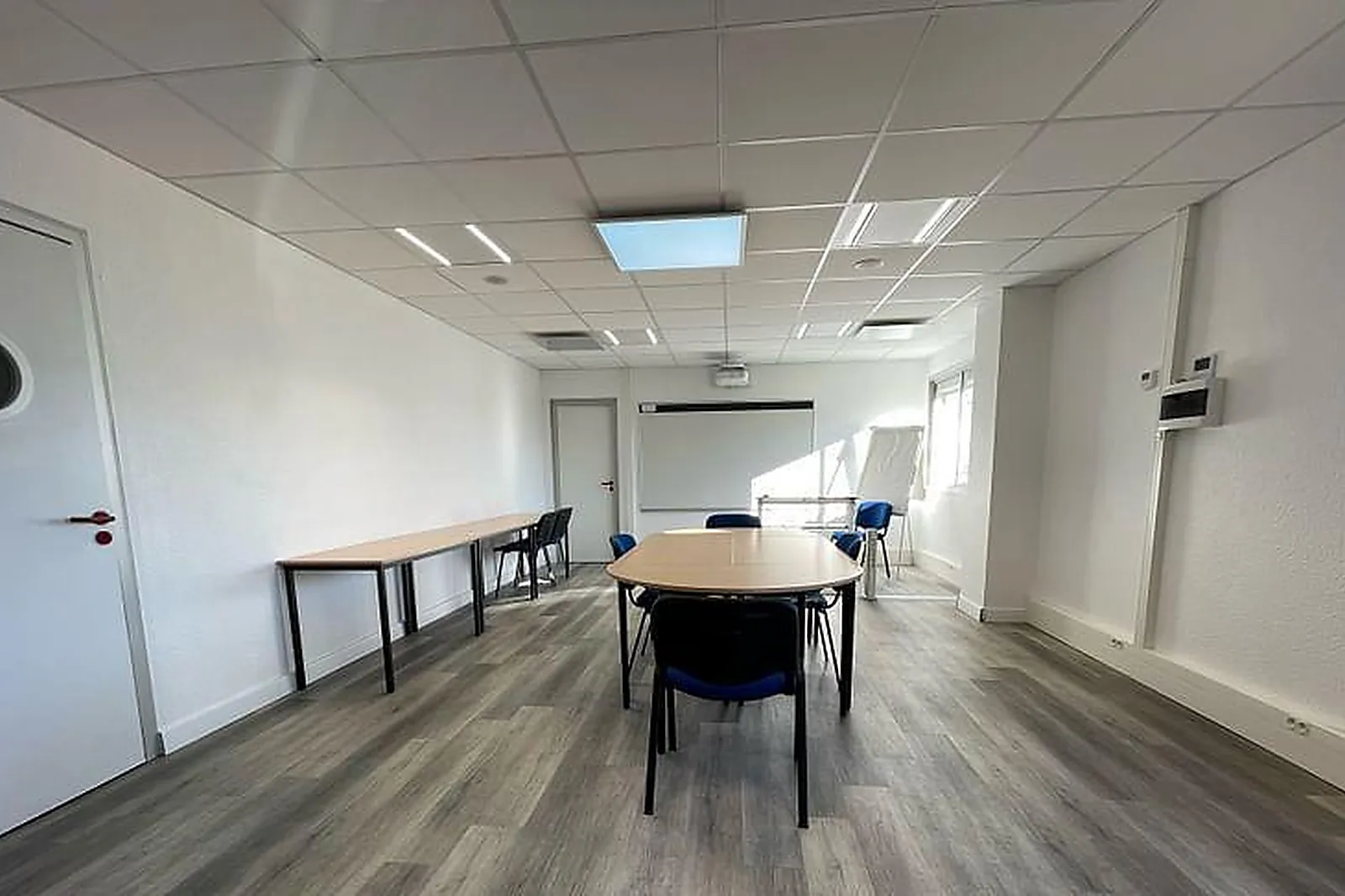 Lieux événementiels, SALLE DE RÉUNION - MAFAGU