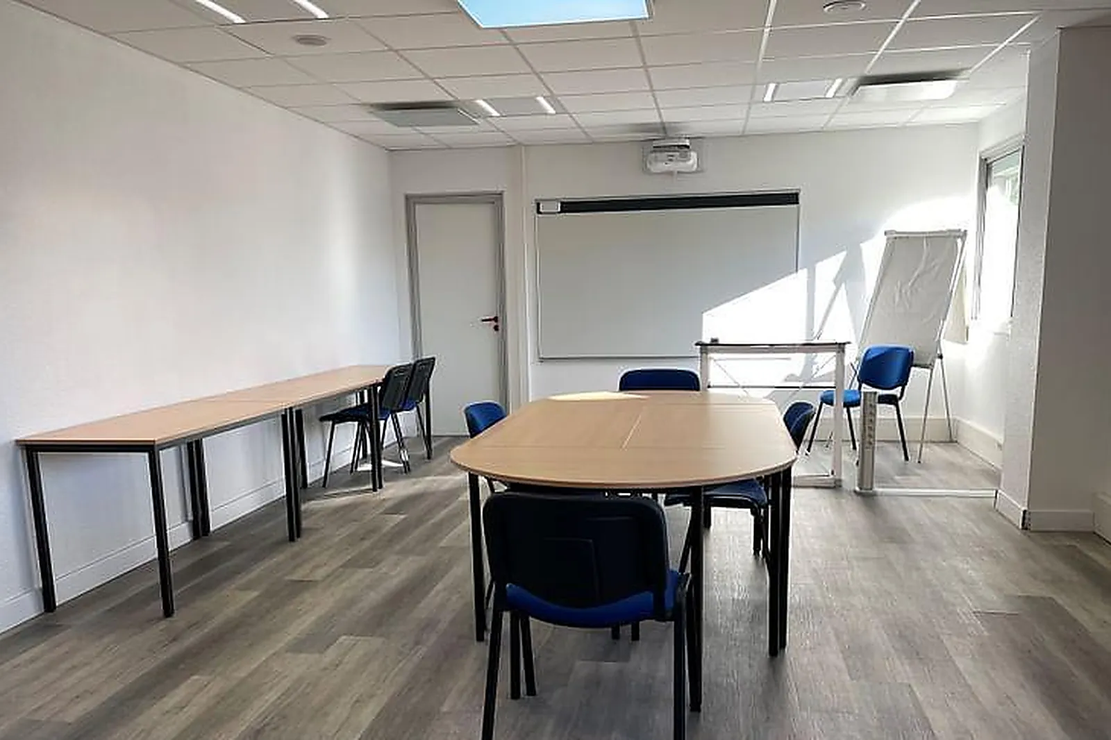 Lieux événementiels, SALLE DE RÉUNION - MAFAGU