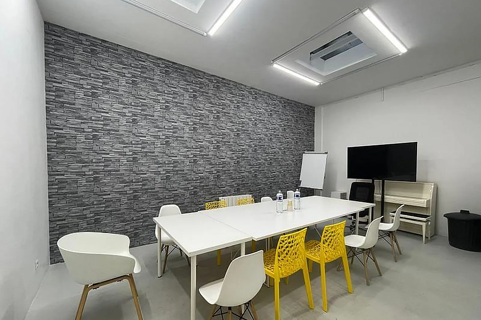 Lieux événementiels, SALLE DE RÉUNION ET DE FORMATION EN PLEIN CŒUR DE PARIS