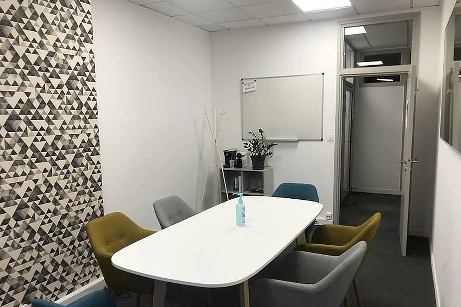 Lieux événementiels, SALLE DE RÉUNION POUR 6 PERS LYON 2