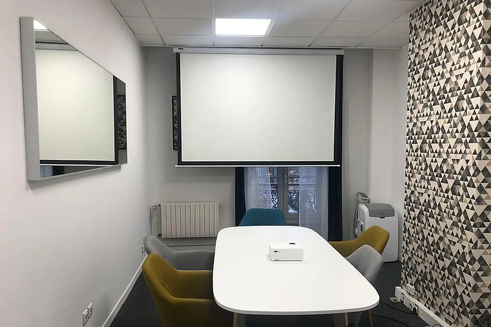 Lieux événementiels, SALLE DE RÉUNION POUR 6 PERS LYON 2