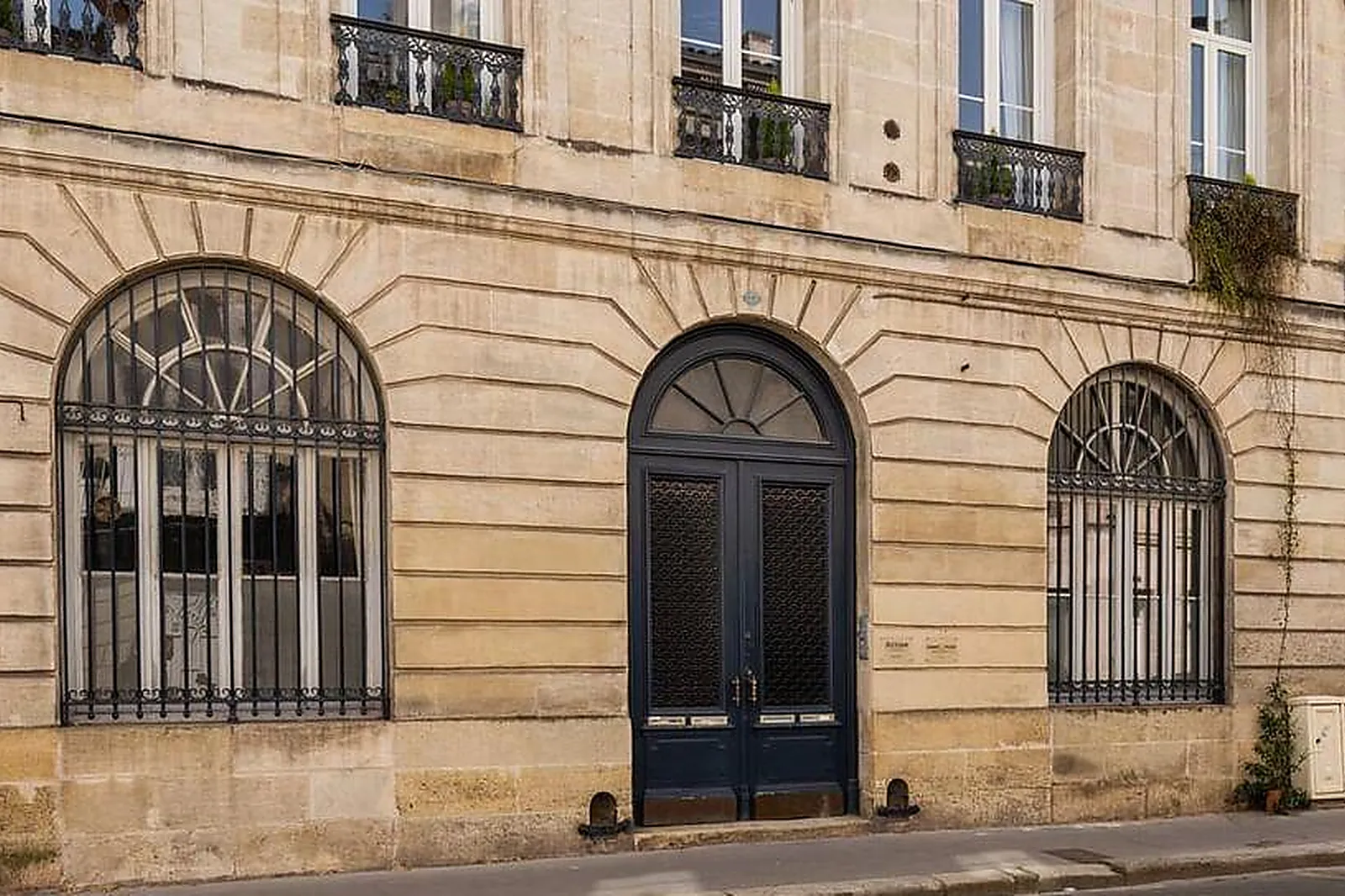 Lieux événementiels, SALLE DE RÉUNION PRIVATIVE JARDIN PUBLIC