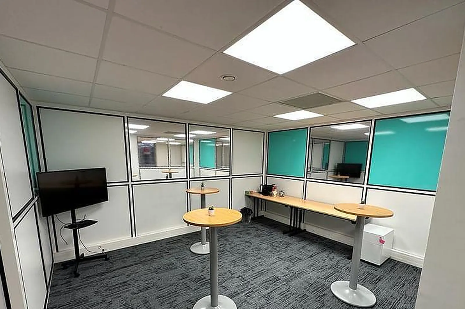 Lieux événementiels, SALLE DE RÉUNION À BEZANNES