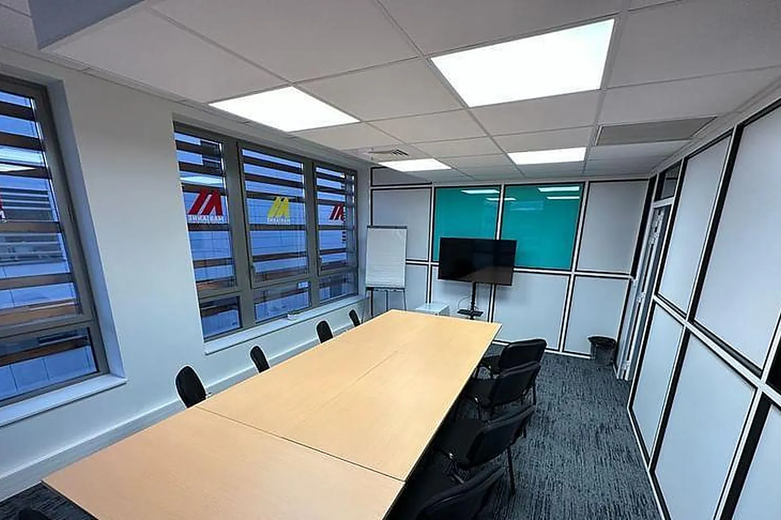 Lieux événementiels, SALLE DE RÉUNION À BEZANNES