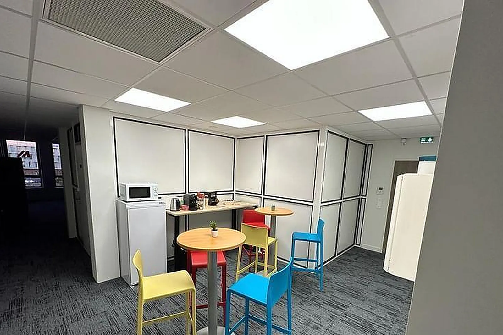 Lieux événementiels, SALLE DE RÉUNION À BEZANNES