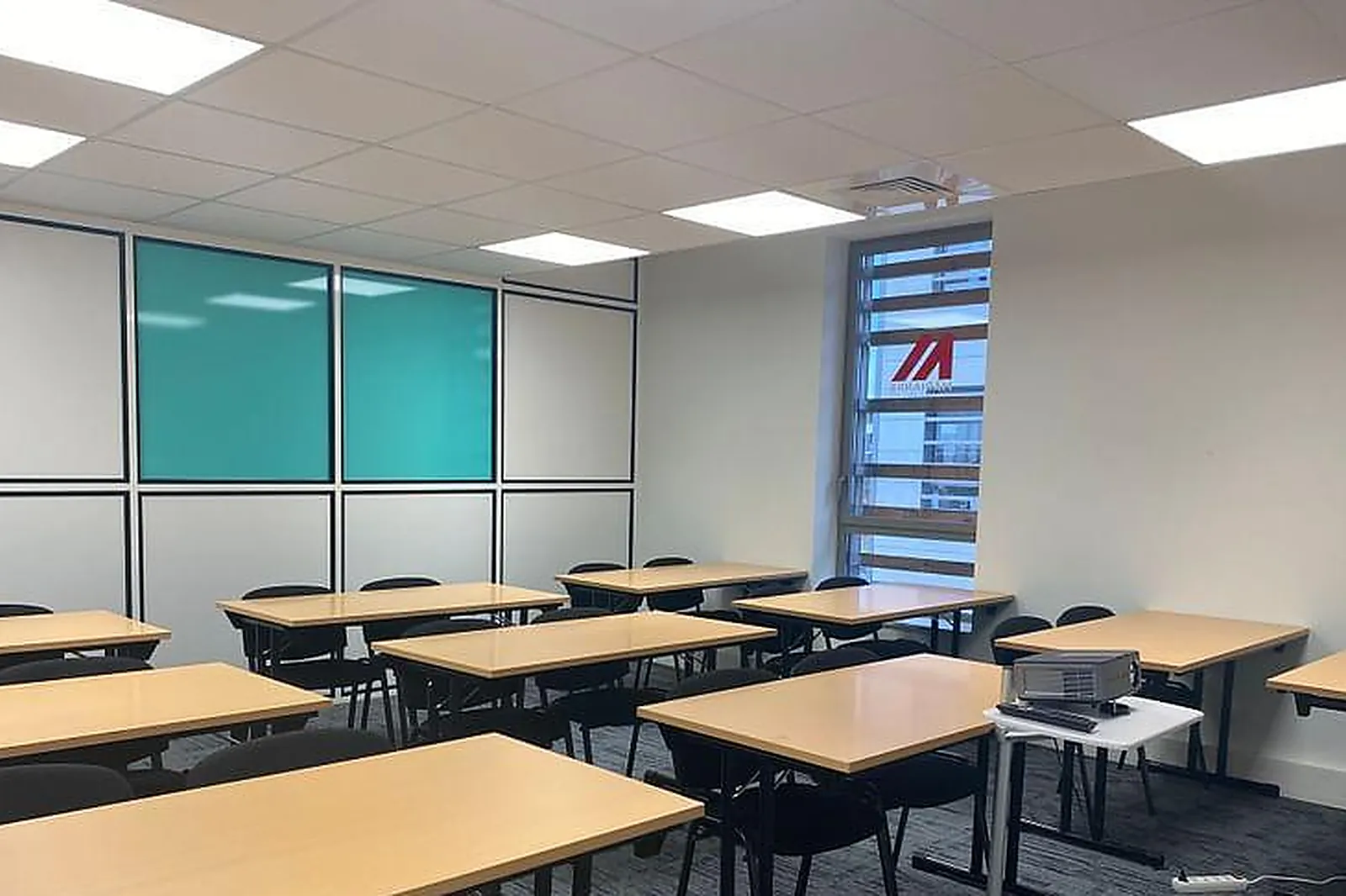 Lieux événementiels, SALLE DE RÉUNION À BEZANNES