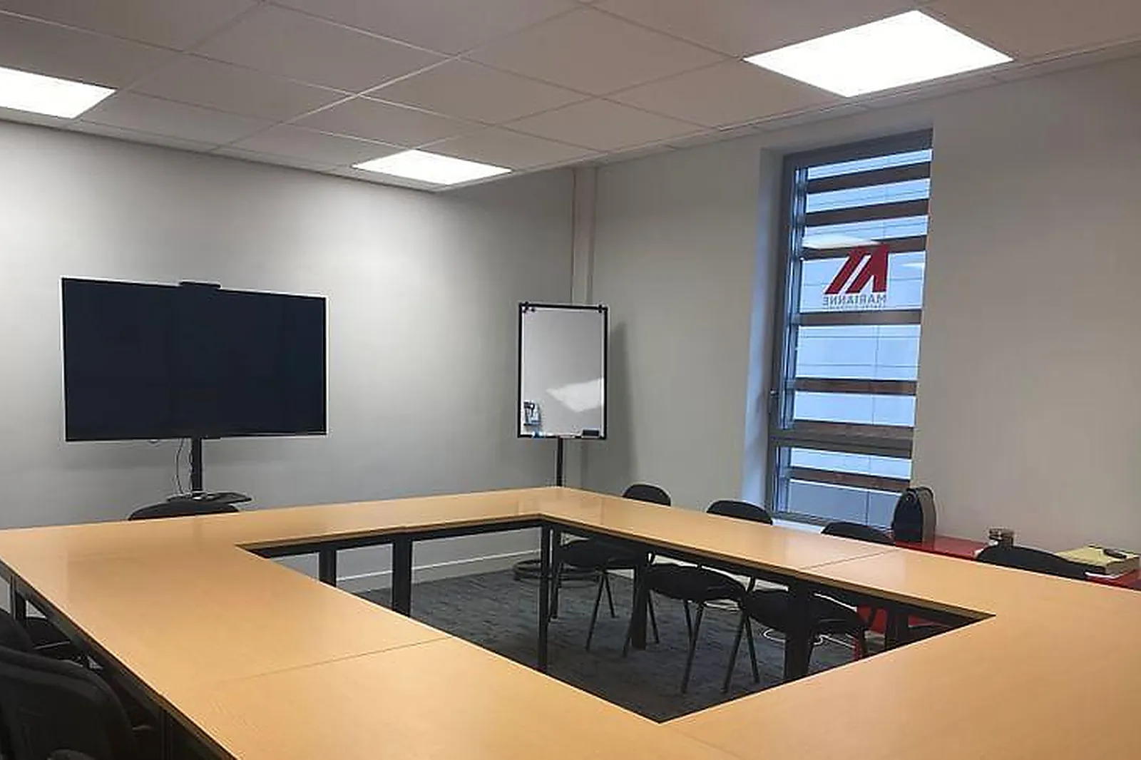 Lieux événementiels, SALLE DE RÉUNION À BEZANNES