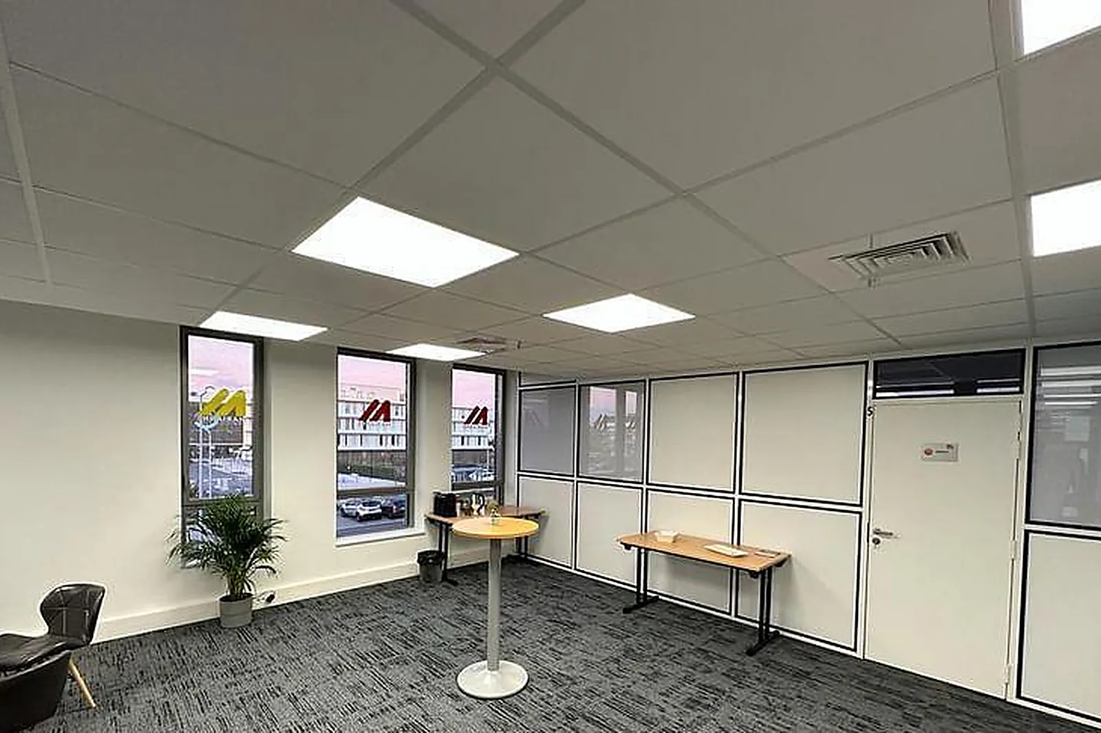 Lieux événementiels, SALLE DE RÉUNION À BEZANNES