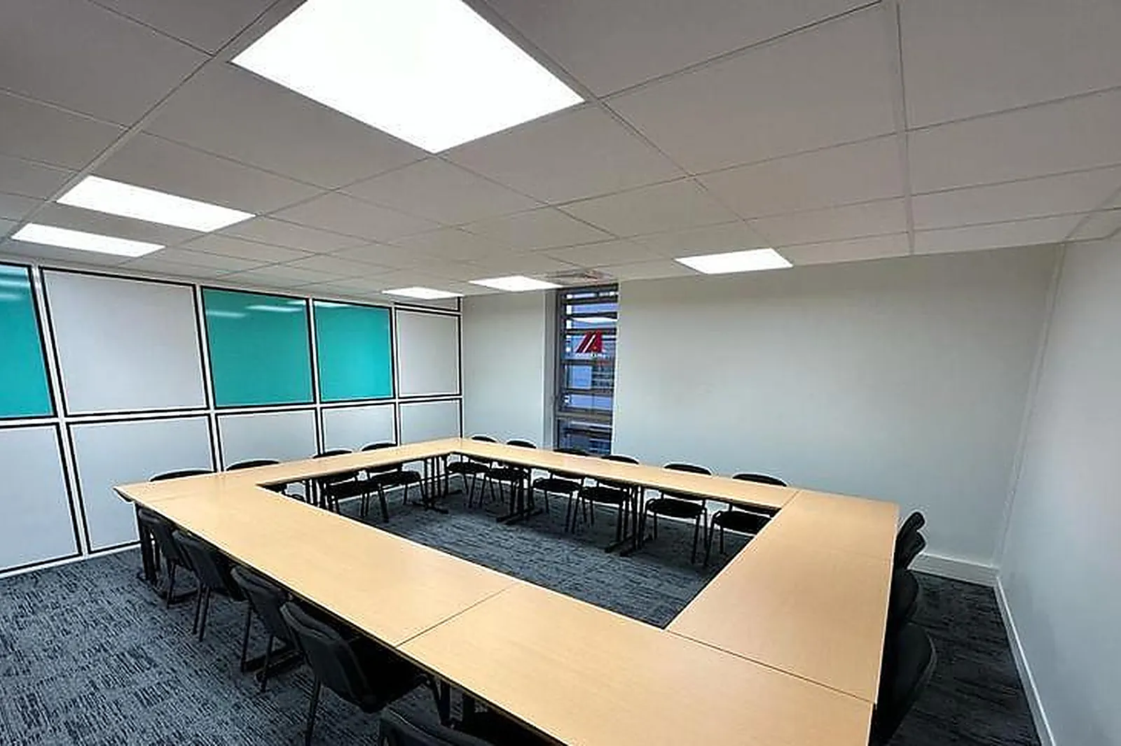 Lieux événementiels, SALLE DE RÉUNION À BEZANNES DELTA