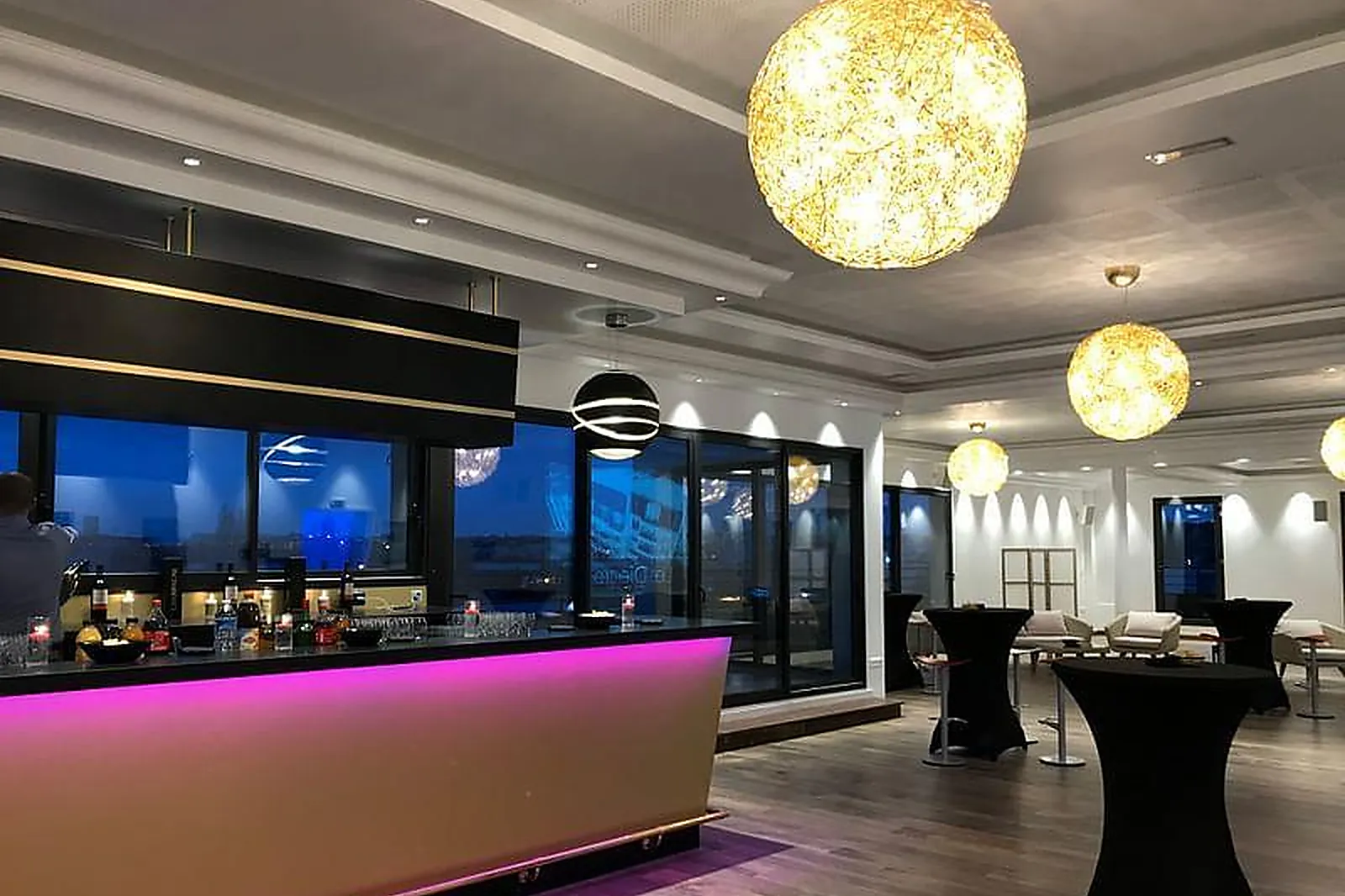 Lieux événementiels, SALONS VARENNE