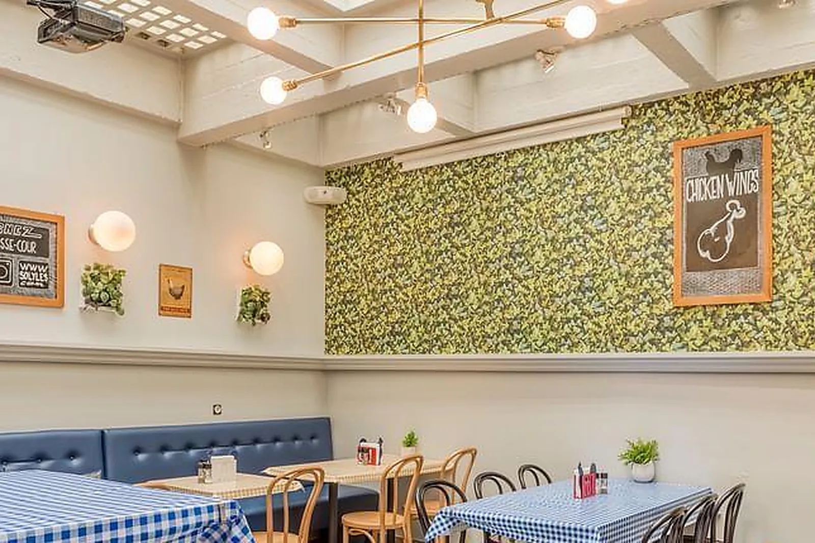 Lieux événementiels, SOLYLES***