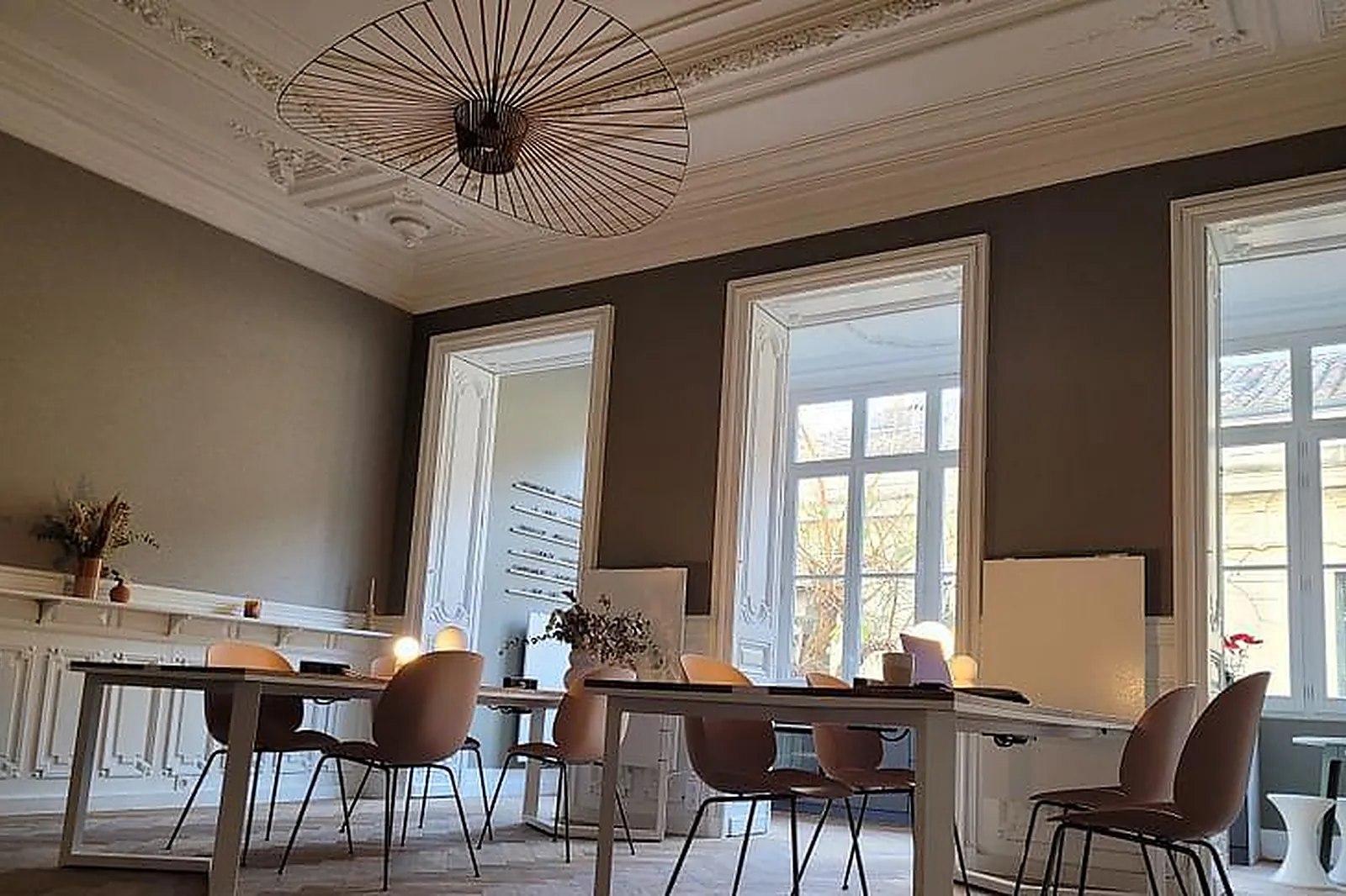 Lieux événementiels, SOURCE