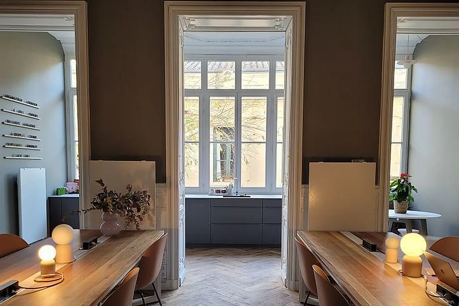 Lieux événementiels, SOURCE