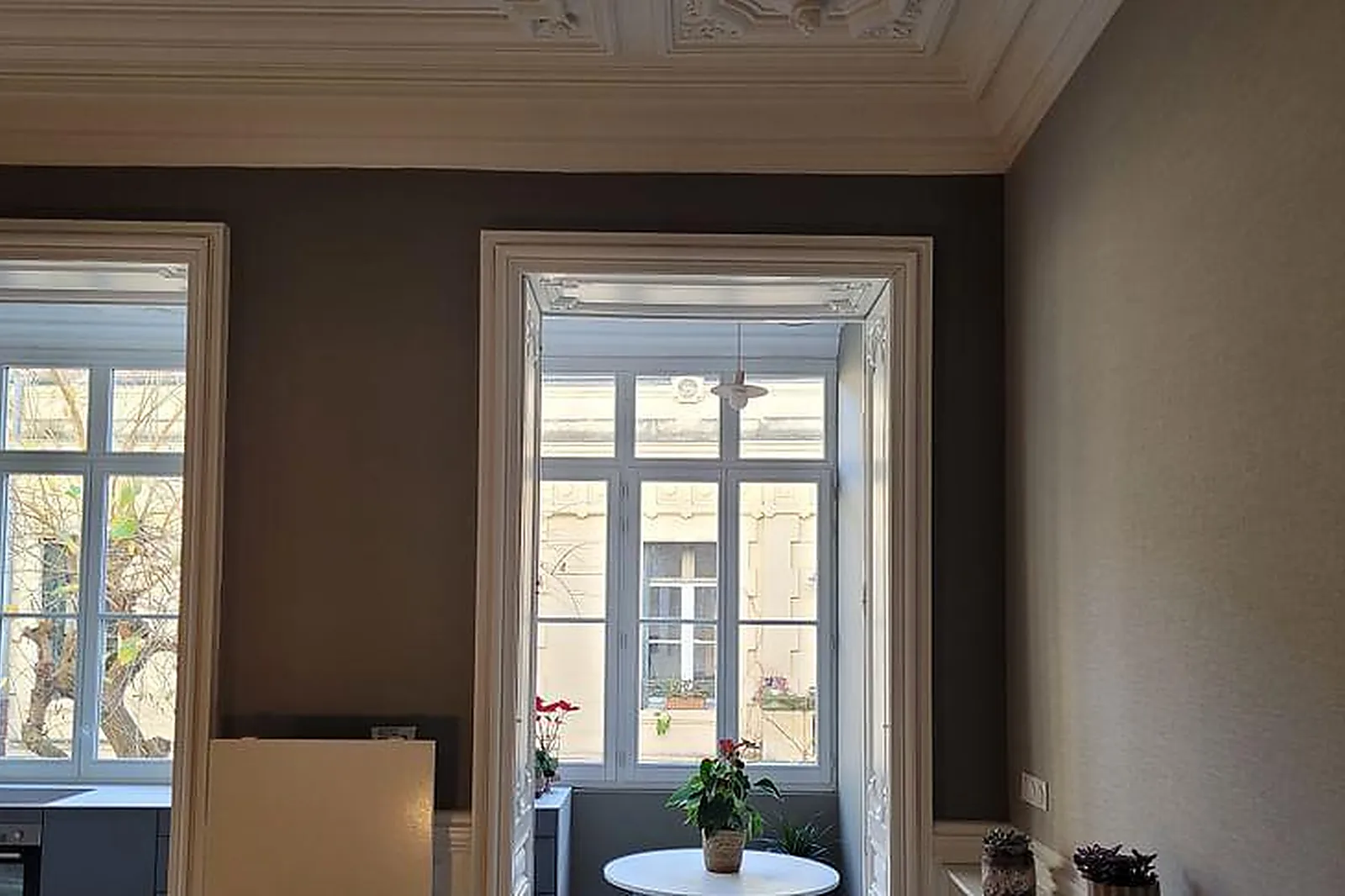 Lieux événementiels, SOURCE