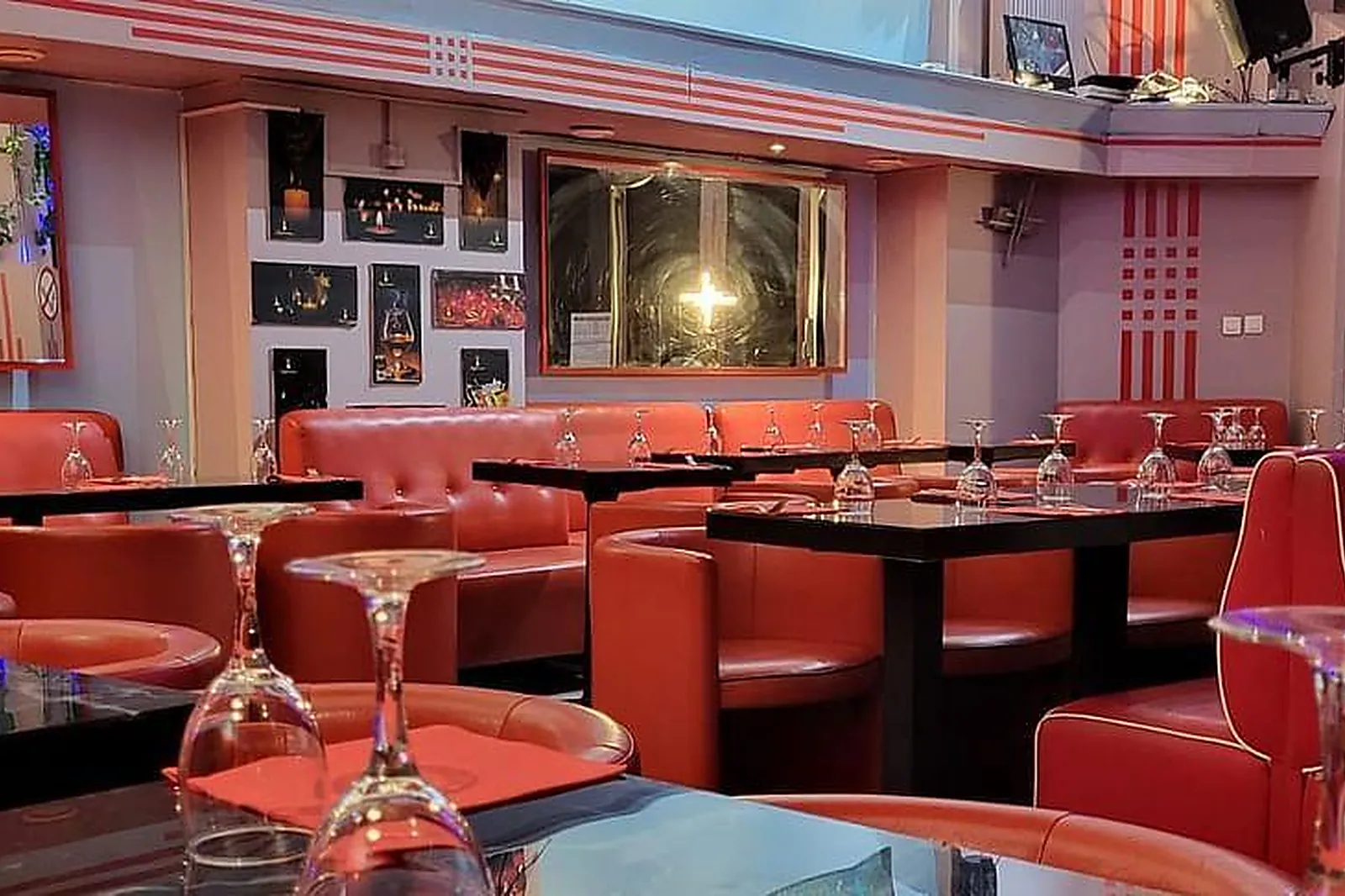 Lieux événementiels, SUPREME