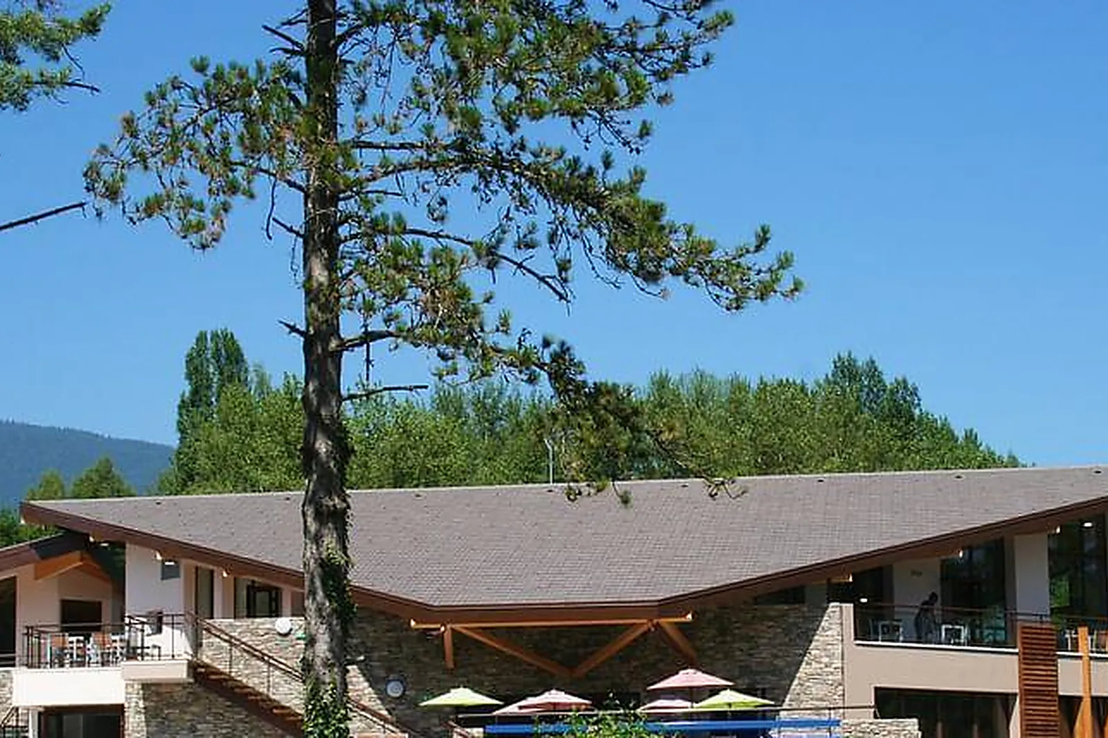 Lieux événementiels, TERNELIA- LE PRÉ DU LAC