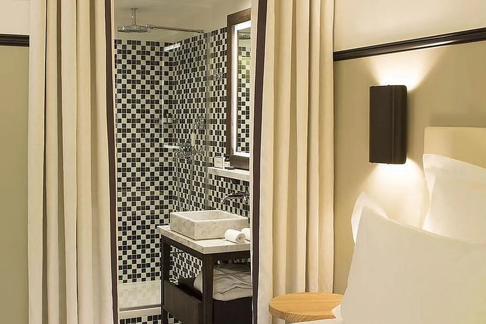 Lieux événementiels, THE CHESS HOTEL ****