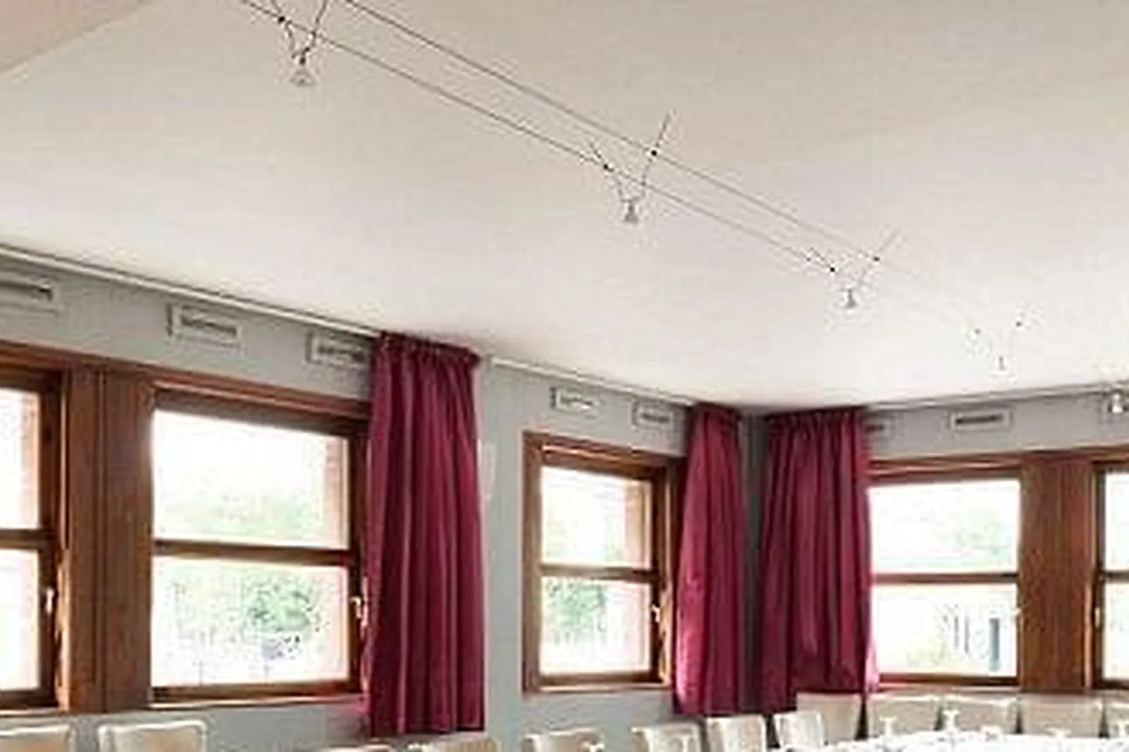 Lieux événementiels, THE ORIGINALS CITY LE CHEVAL ROUGE***