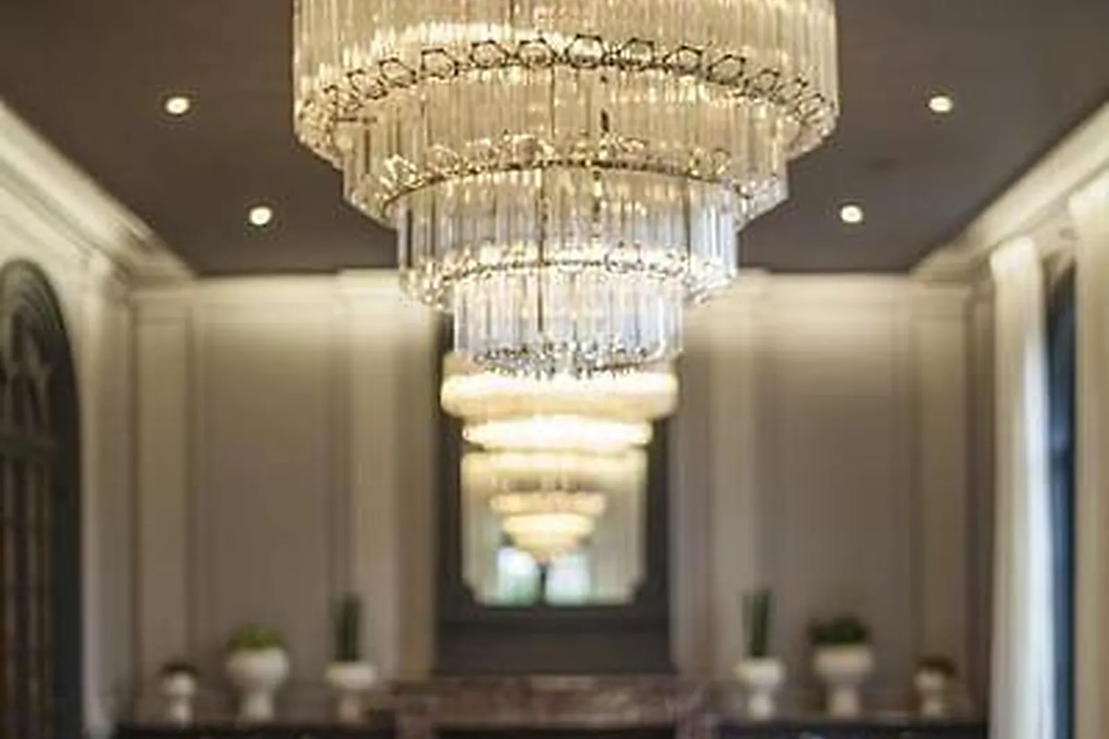 Lieux événementiels, THE ORIGINALS LENS OUEST LA MAISON ROUGE***