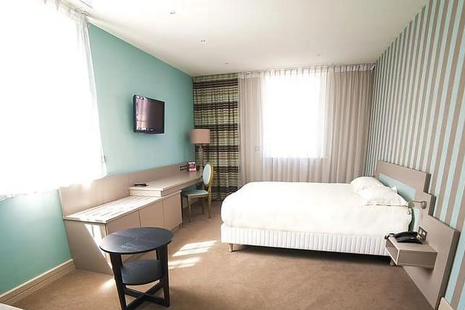 Lieux événementiels, THE ORIGINALS LENS OUEST LA MAISON ROUGE***