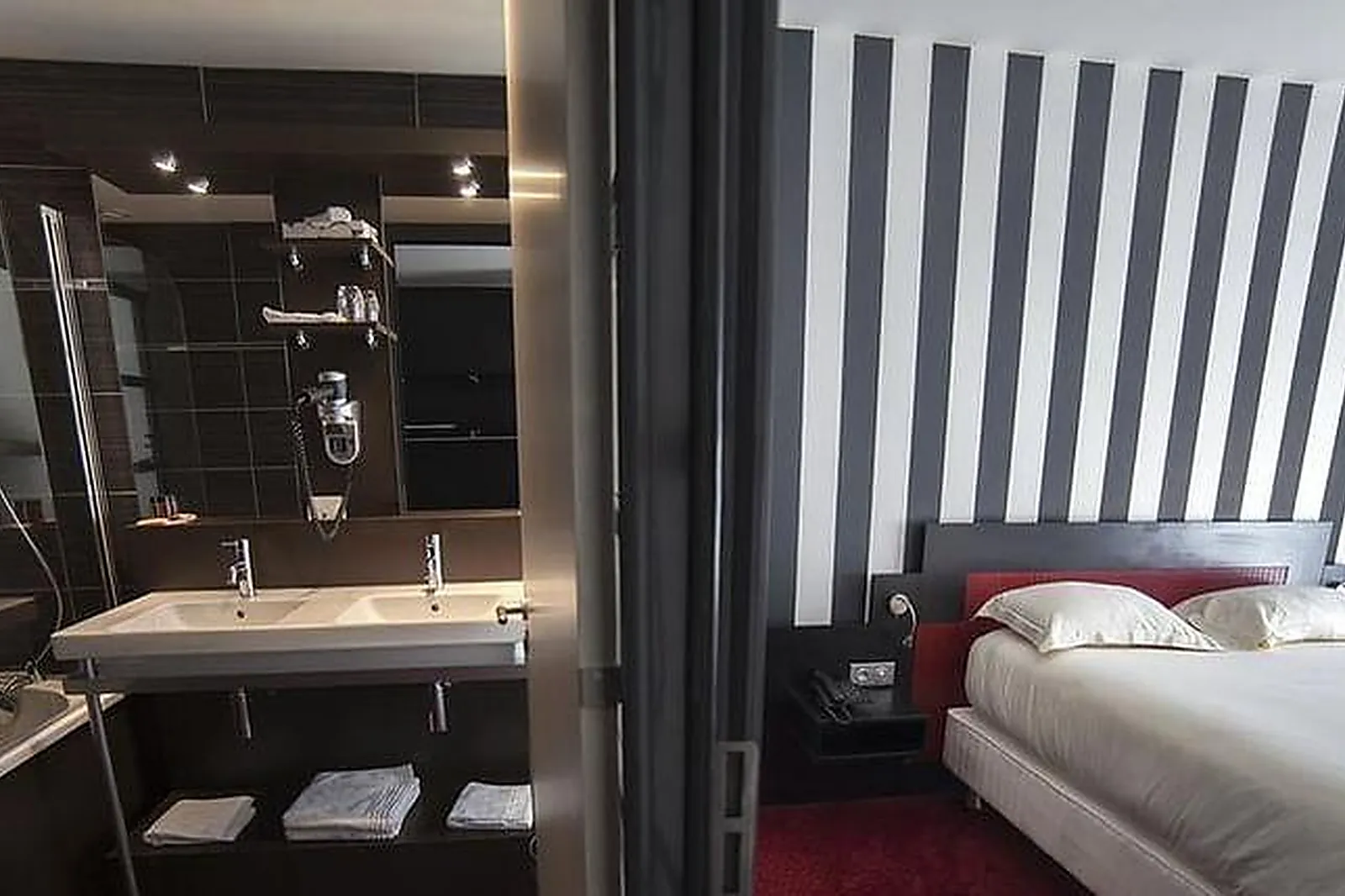 Lieux événementiels, THE ORIGINALS LENS OUEST LA MAISON ROUGE***