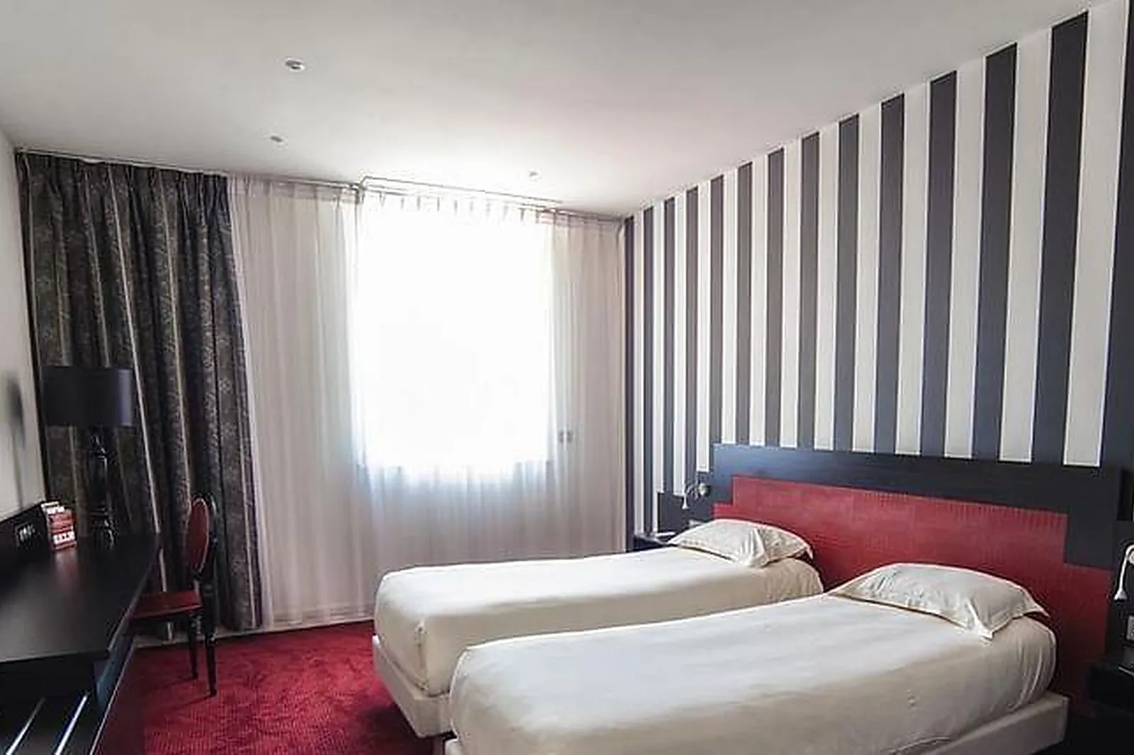 Lieux événementiels, THE ORIGINALS LENS OUEST LA MAISON ROUGE***