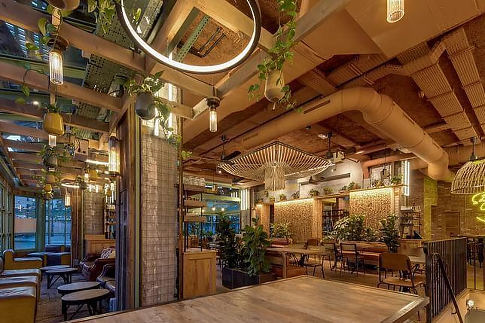 Lieux événementiels, THE PLACE TO...GARE DE L'EST