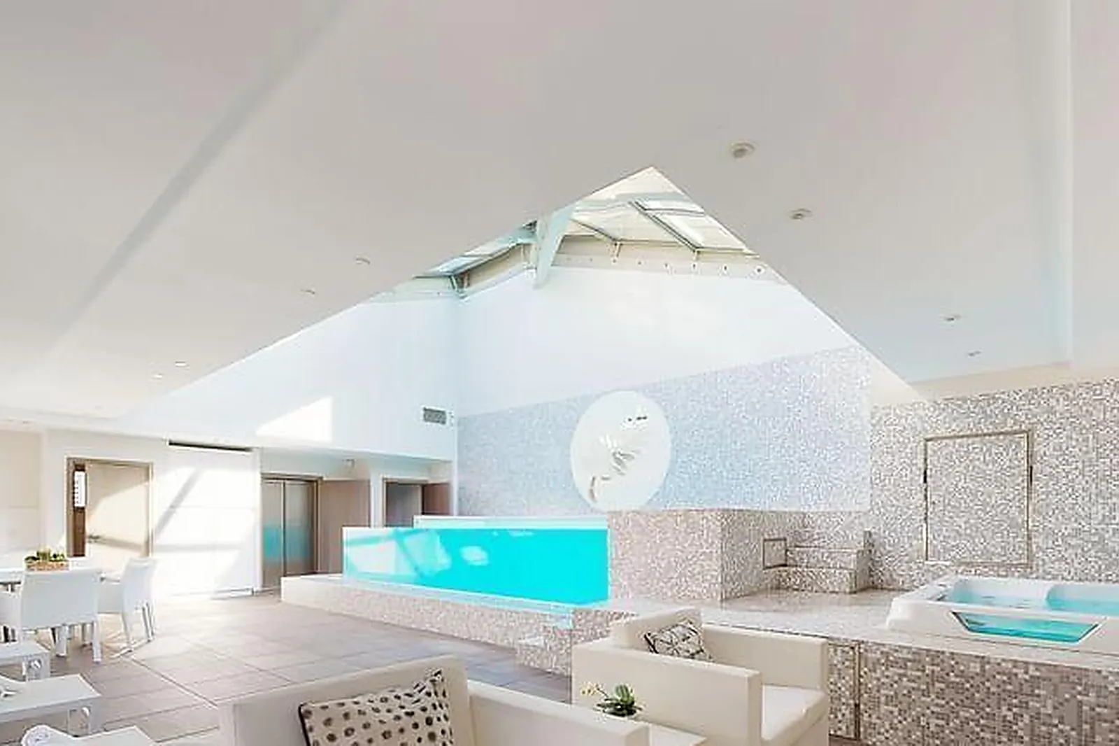 Lieux événementiels, THE POOLHOUSE CANNES