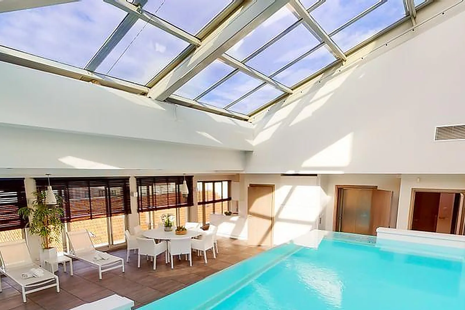 Lieux événementiels, THE POOLHOUSE CANNES