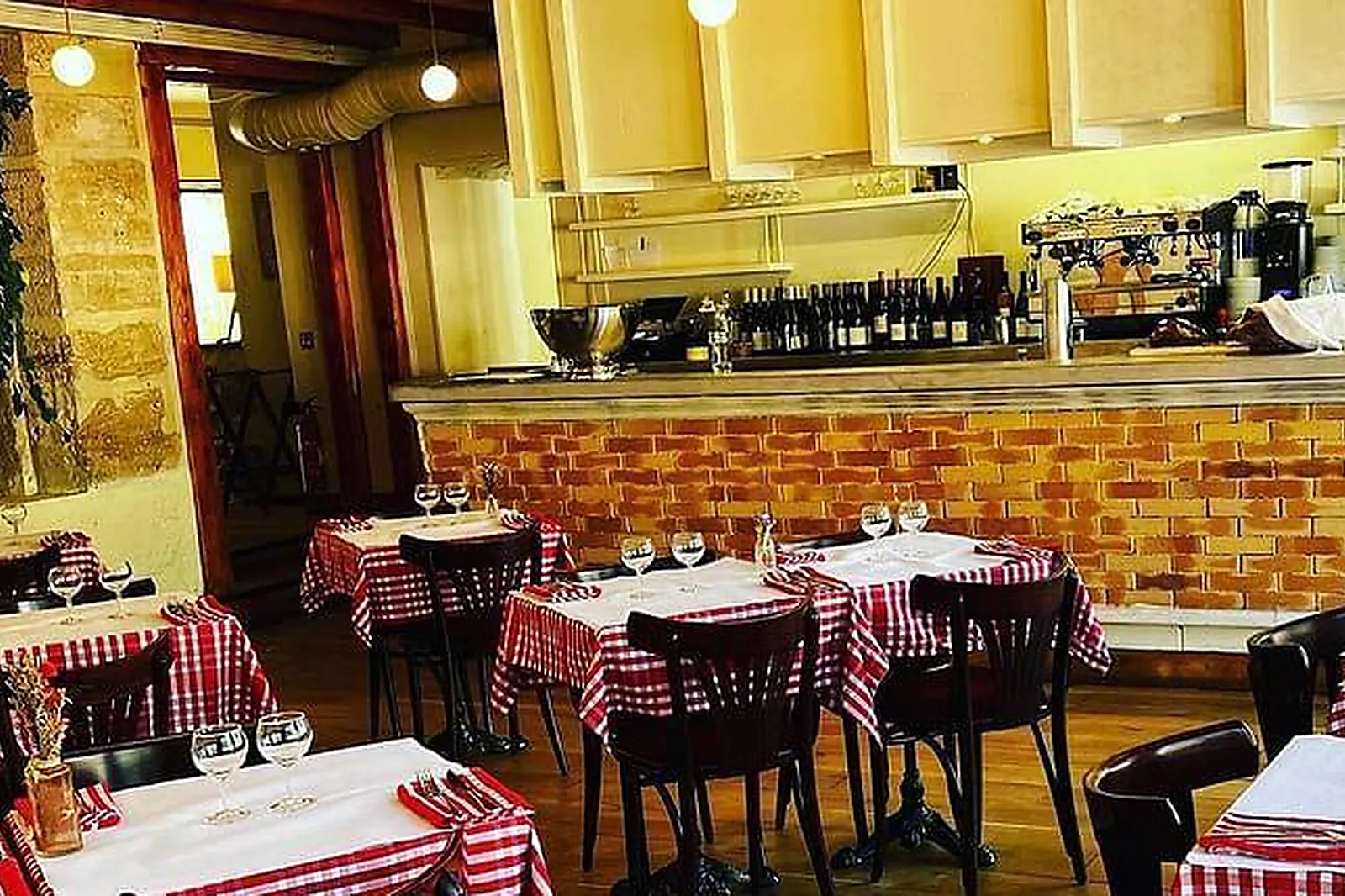 Lieux événementiels, TONTON