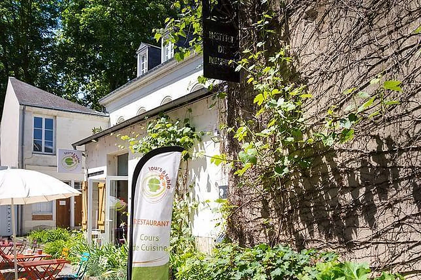 Lieux événementiels, TOURS À TABLE