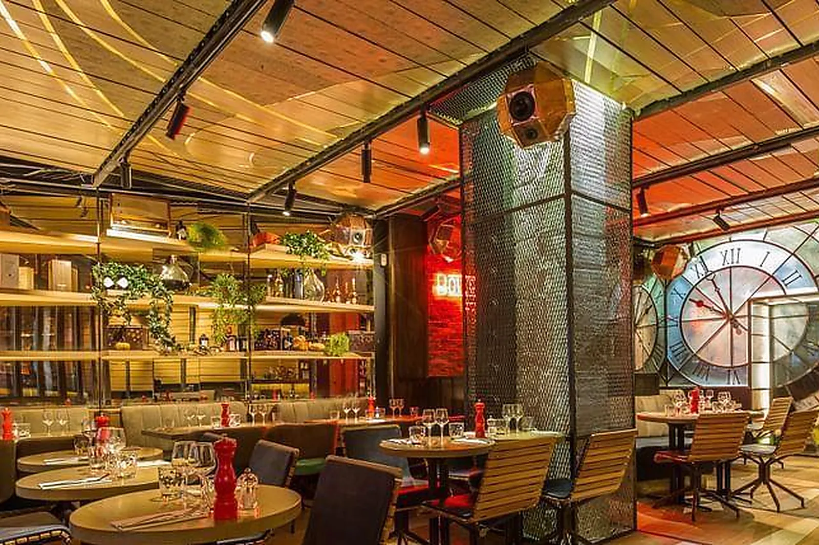 Lieux événementiels, TRADER'S