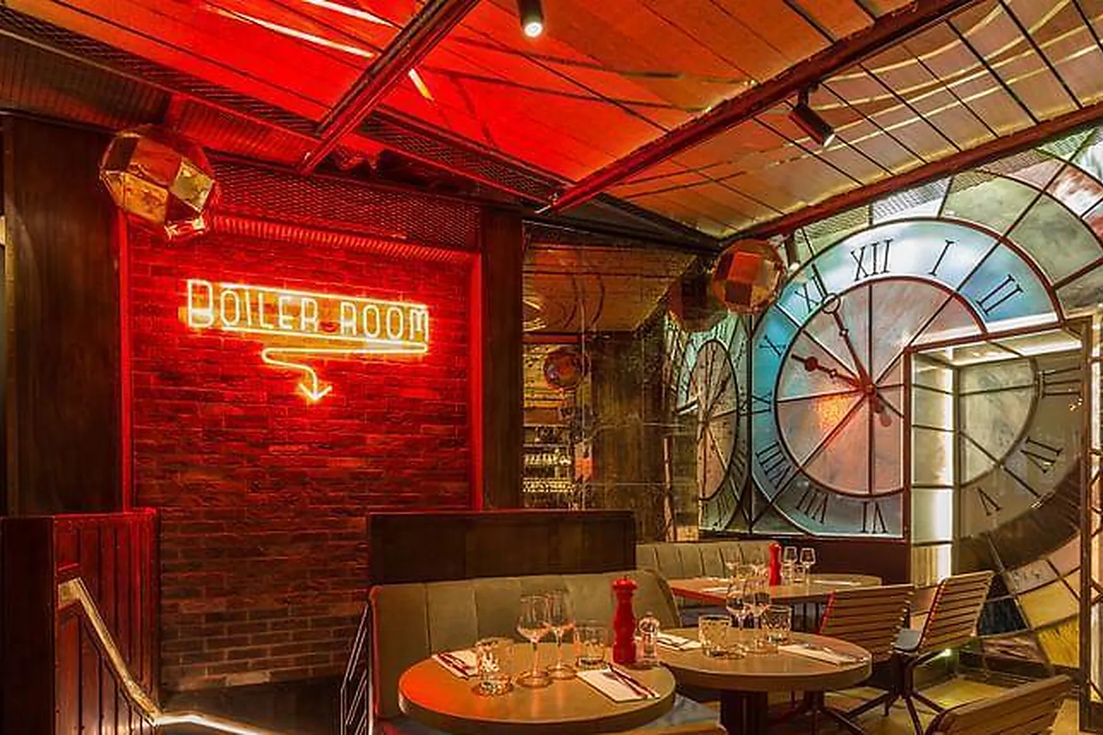 Lieux événementiels, TRADER'S