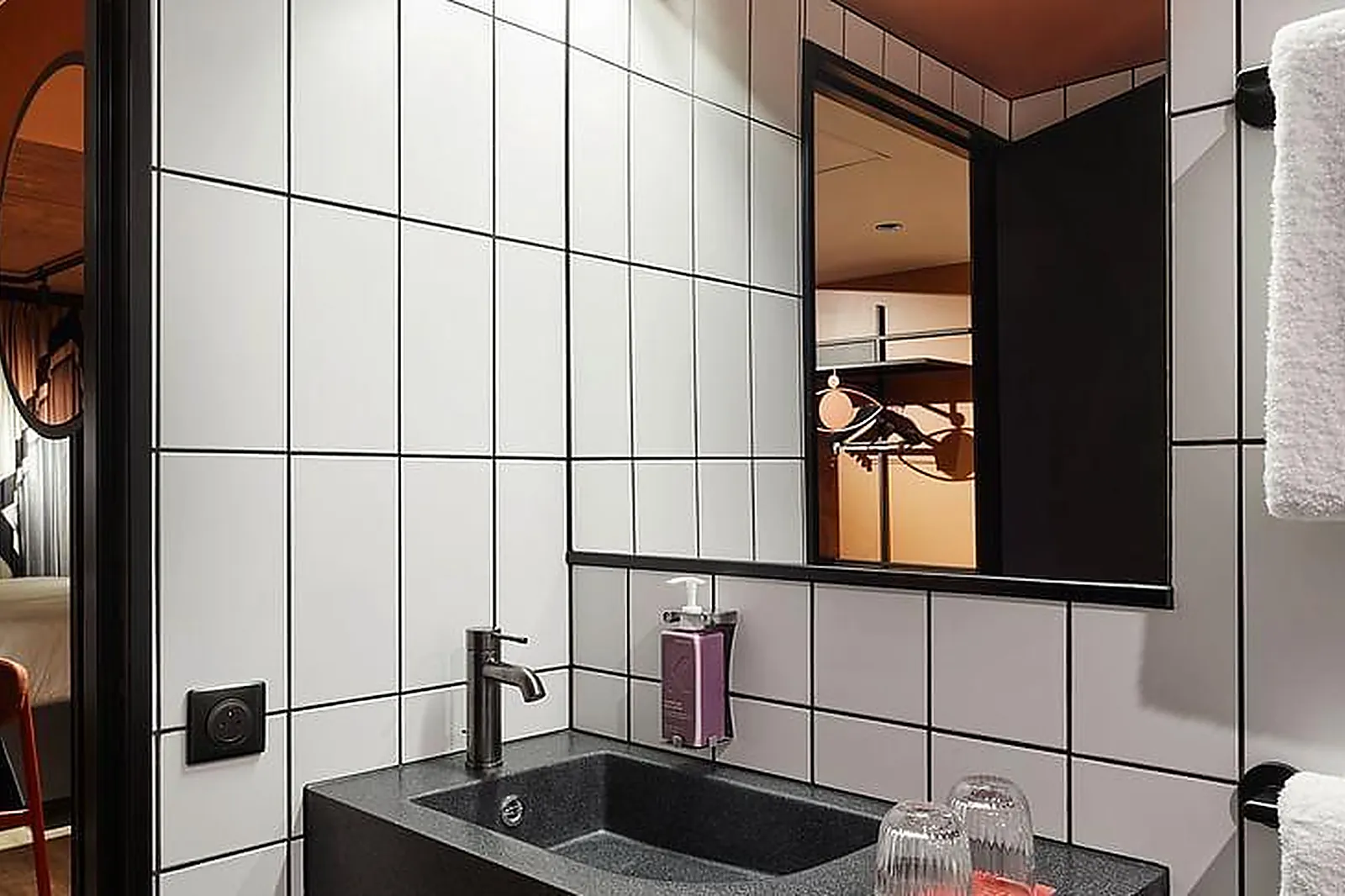 Lieux événementiels, TRIBE PARIS SAINT OUEN ****