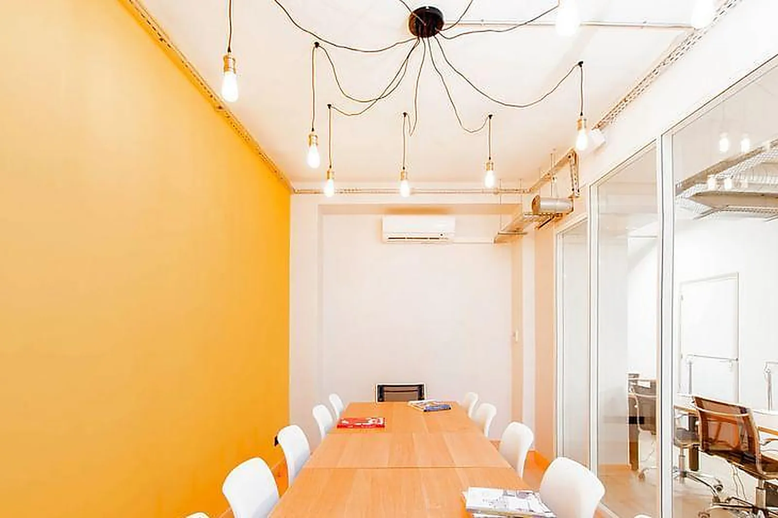 Lieux événementiels, TWO EAT WORK CAFÉ