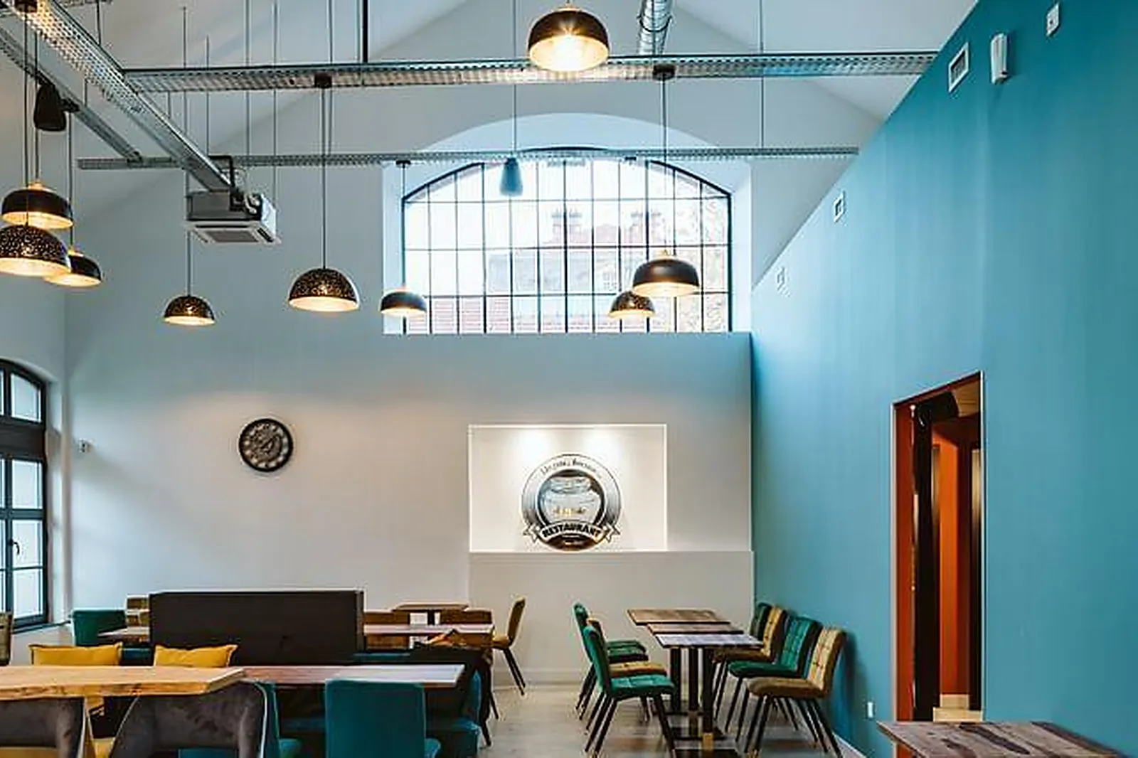 Lieux événementiels, UN PEU BOCAUX