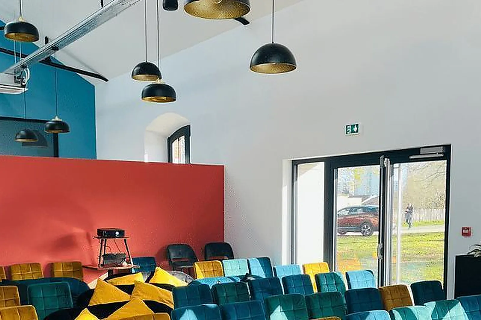 Lieux événementiels, UN PEU BOCAUX