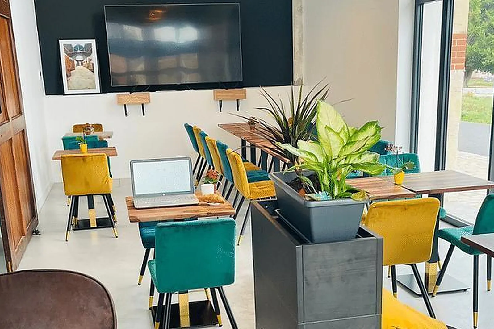 Lieux événementiels, UN PEU BOCAUX