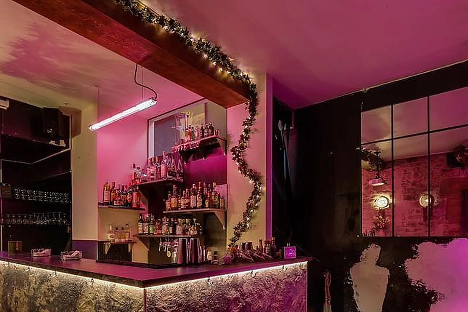 Lieux événementiels, UNE MAISON DANS PARIS