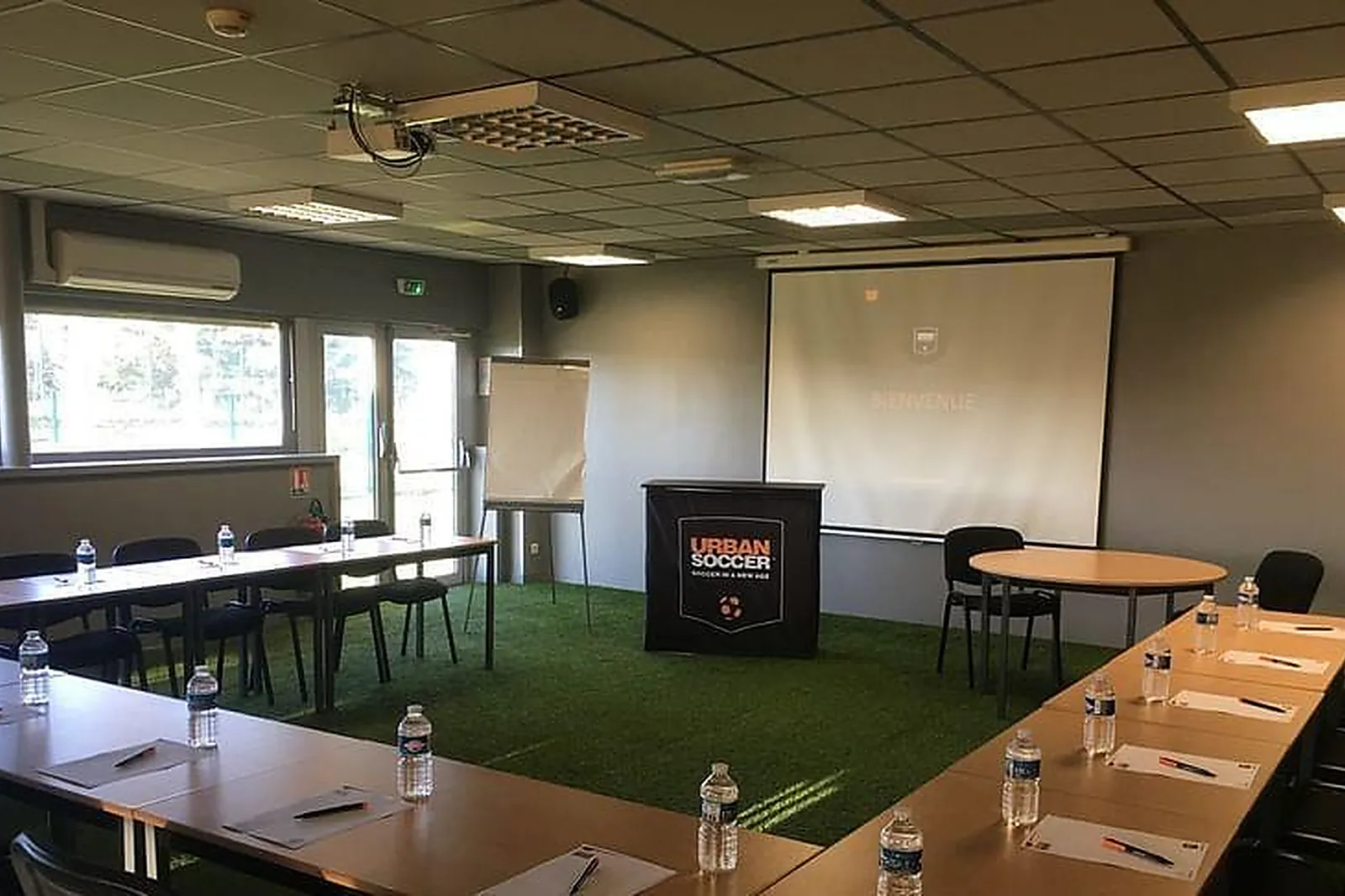 Lieux événementiels, KYRIAD DIRECT ROANNE ***