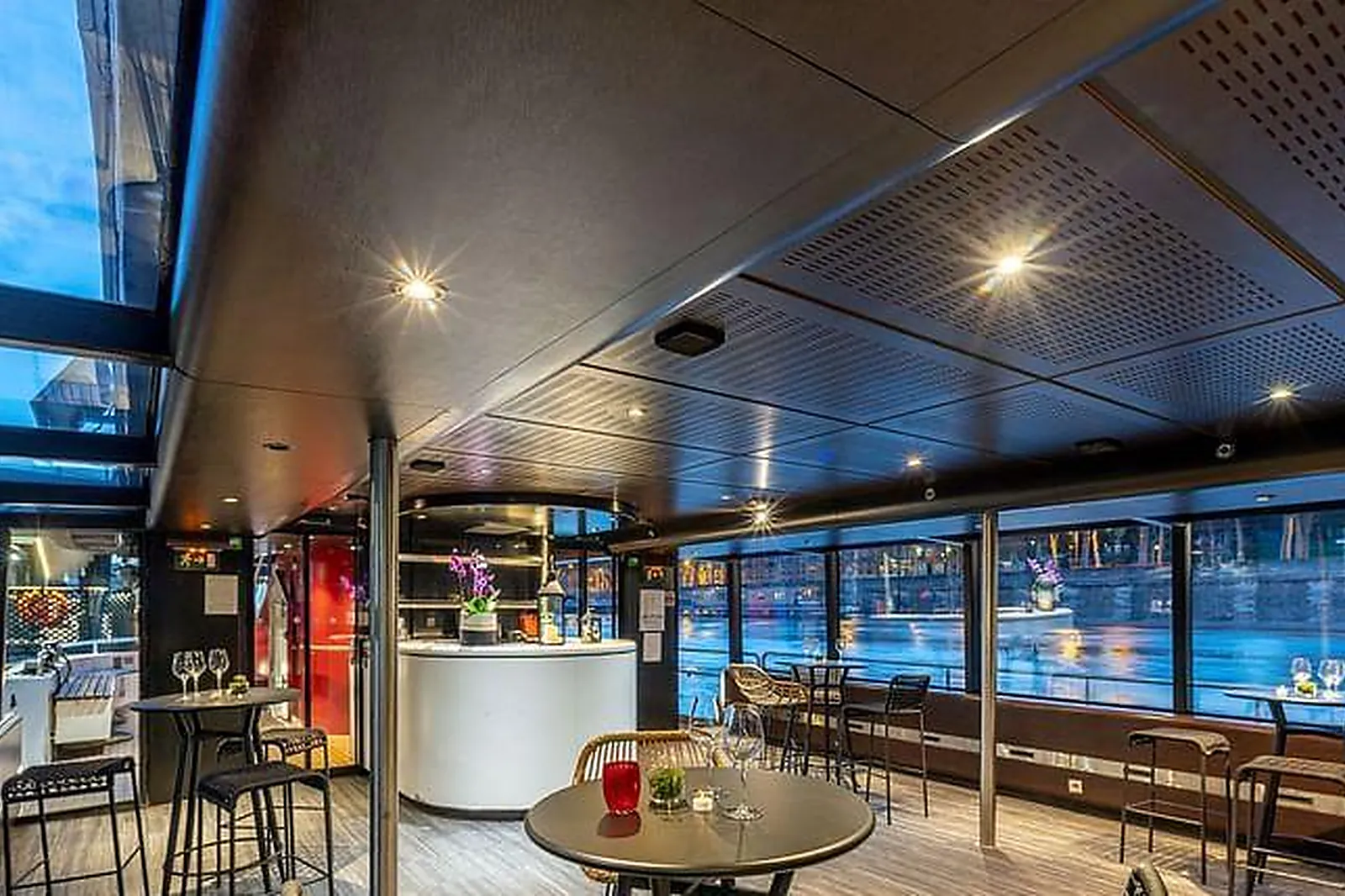 Lieux événementiels, VEDETTES DE PARIS - BATEAU PARIS IÉNA