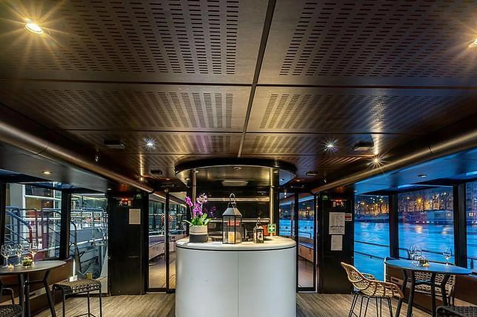 Lieux événementiels, VEDETTES DE PARIS - BATEAU PARIS IÉNA