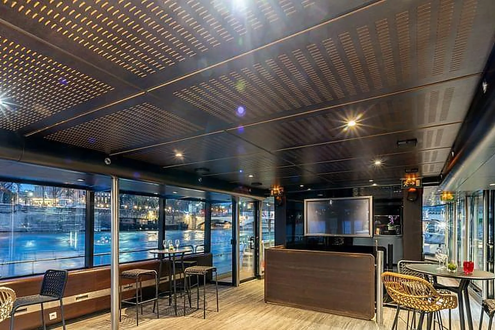 Lieux événementiels, VEDETTES DE PARIS - BATEAU PARIS IÉNA