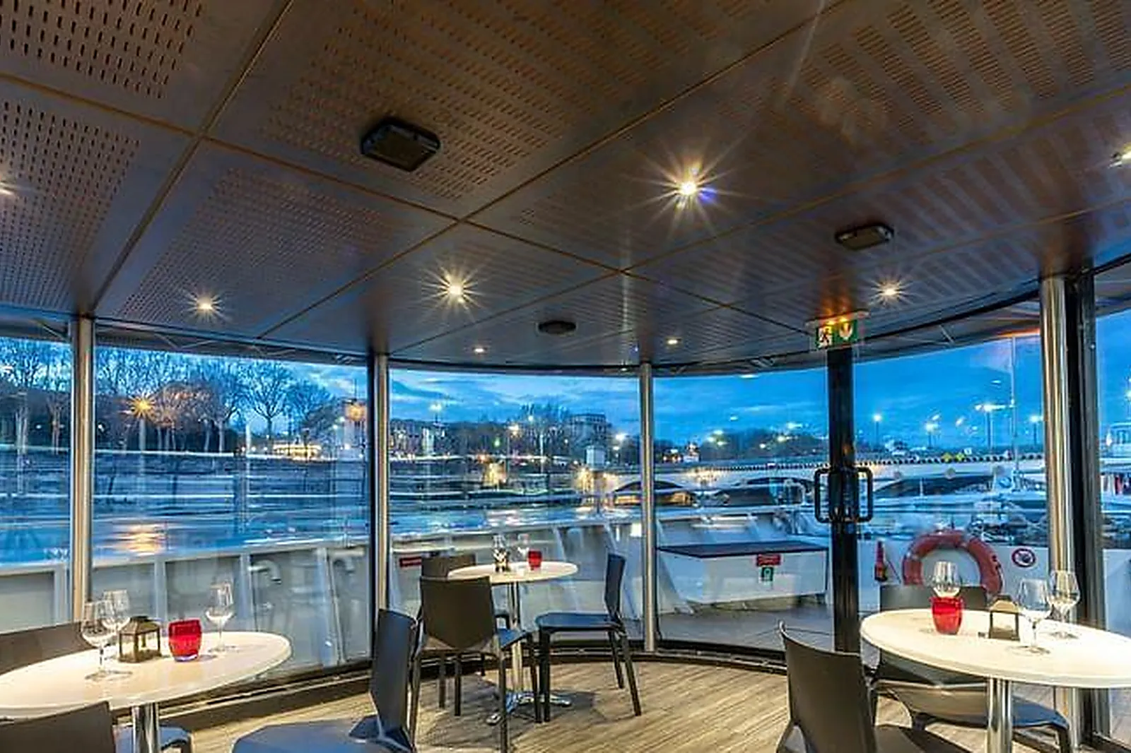 Lieux événementiels, VEDETTES DE PARIS - BATEAU PARIS IÉNA